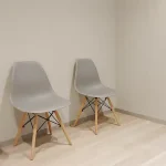 パーソナルスペースが確保しやすいカジュアルなチェアもございます。