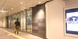 創世スクエア入口