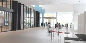 創世スクエアの外へ出ます